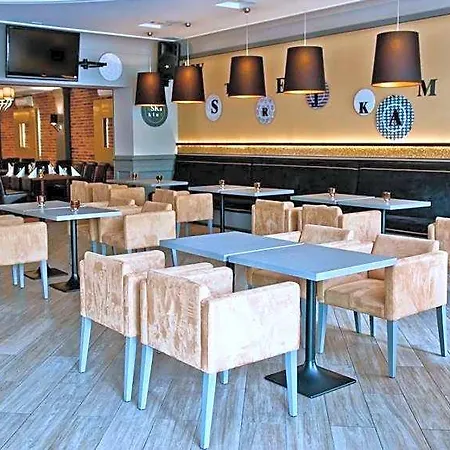 W Starej Kamienicy 3*