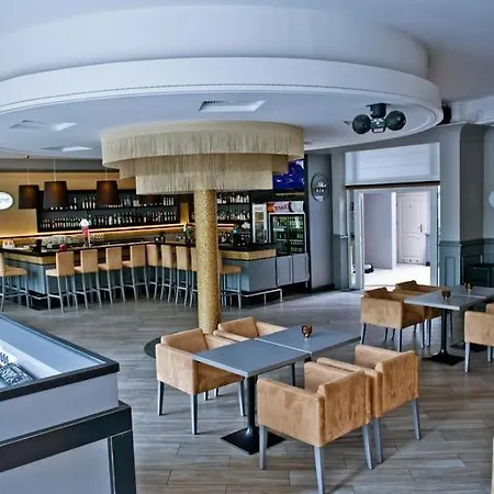 W Starej Kamienicy 3*