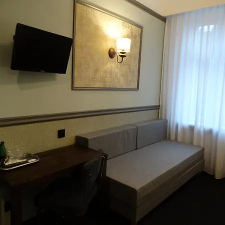 W Starej Kamienicy 3*