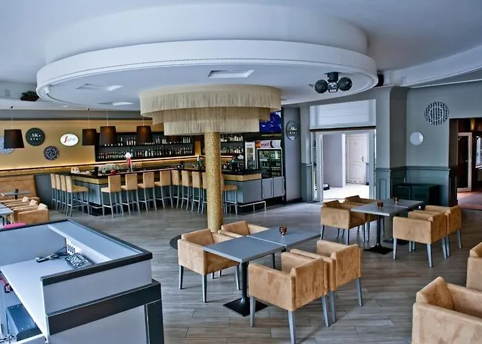 W Starej Kamienicy 3*