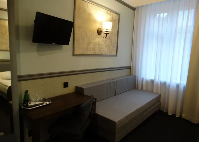 W Starej Kamienicy 3*