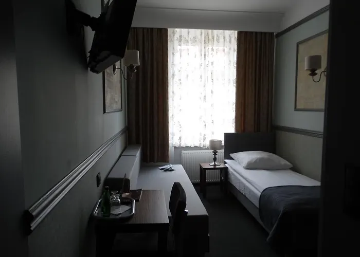 W Starej Kamienicy 3*